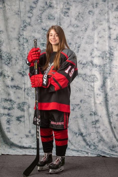 Hockey Pose Reference, Hockey Photos, Hockey Outfits, Girls Hockey, Hockey Sweater, Inline Hockey, Hockey Pictures, Women's Hockey, Hockey Girl