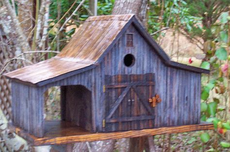 Barn Birdhouses, Wooden Birdhouse, Homemade Bird Houses, Birdhouses Bird Feeders, Birdhouse Ideas, Farm Shed, Beautiful Birdhouses, Bird Houses Ideas Diy, Garden Birdhouses