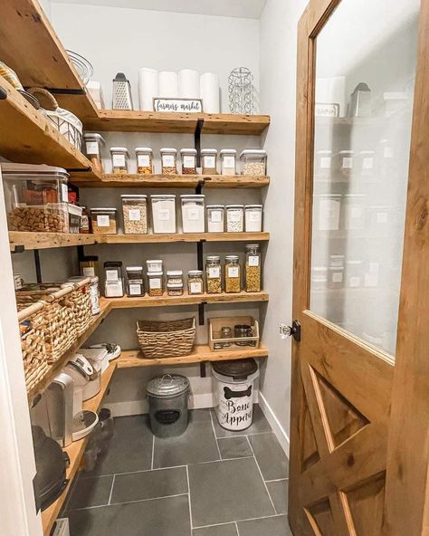 Wooden Pantry Shelves, Orderly Aesthetic, Farmhouse Kitchen Organization, Dream Pantry Walk In, Farmhouse Open Shelving, Small Walk In Pantry, Walk In Pantry Ideas, Wooden Pantry, Pantry Layout