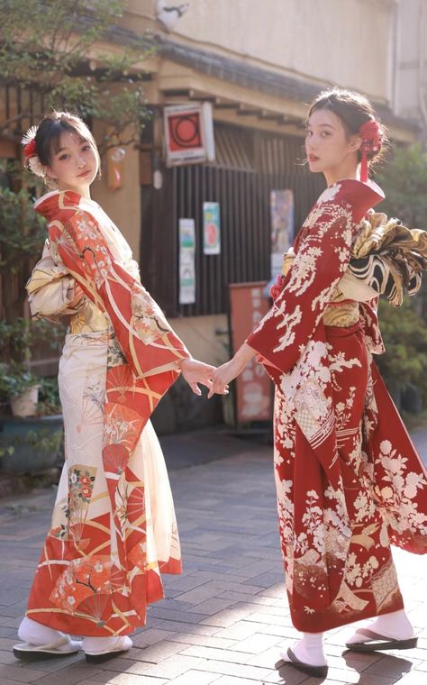 Kimono Side View, Kimono Pose, Kimono Poses, Pokemon Fashion, Kabuki Costume, Japan Dress, Japanese Traditional Clothes, Traditional Asian Dress, Japanese Traditional Clothing