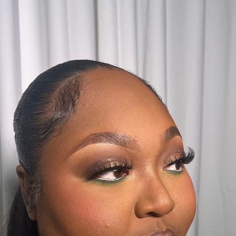 Emma Lagunas on Instagram: "The green undereye baby😮‍💨 eats every time 😍 #lamua #theemmaeffect #lamakeupartist" Green Undereye Makeup, Green Brown Eyeshadow, Under Eye Makeup, Baby Eating, Brown Eyeshadow, Green And Brown, Makeup Looks, Makeup, Green