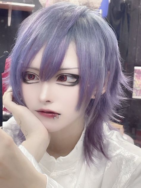 Vkei Makeup Looks, Vkei Makeup Tutorial, V Kei Makeup, Visual Kei Hair, Vkei Makeup, Visual Kei Makeup, Kawaii Cosplay, Asian Eye Makeup, Short Hair Haircuts