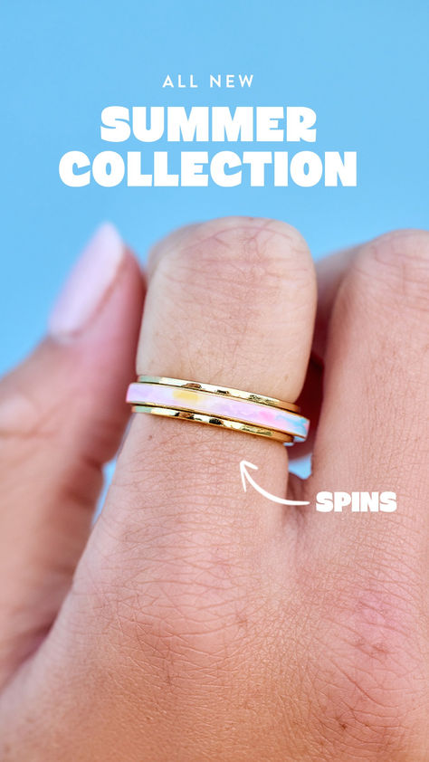 The fan-favorite Fidget Ring is back -- this time in a groovy and gorgeous pattern to help you find your calm this summer. Figet Ring, Summer Beads, Preppy Accessories, Cute Birthday Ideas, Preppy Jewelry, Small Business Packaging Ideas, Polymer Clay Jewelry Diy, Fidget Rings, Jewelry Accessories Ideas