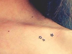 Small Stars Tattoo, Ster Tattoo, Charming Tattoo, Pentagram Tattoo, Sister Tat, Tattoo Tiny, Piercings Ideas, Stars Tattoo, Girls With Sleeve Tattoos