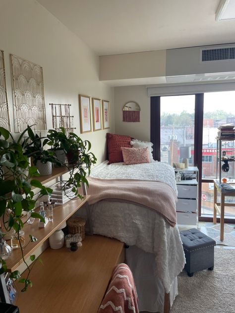 Stanford Dorm Room, Ohio State Dorm Room, Nature Dorm Room Ideas, Nc State Dorm Room Ideas, App State Dorm Room, Ohio University Dorm, College Common Room Ideas, Boston College Dorm, Nc State Dorm