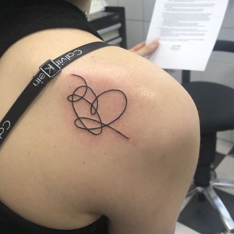 Anime Heart Tattoo, Bts Heart Tattoo, Tattoo Arm Ideas, Loveyourself Tattoo, Bts Tattoo Ideas, Euphoria Tattoo, Tattoo Bts, Finger Tattoos Words, Bts Tattoo