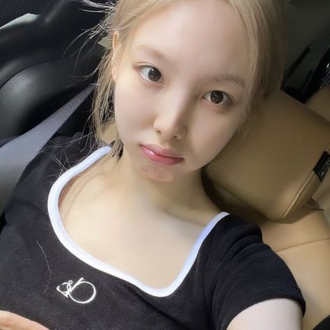 Lim Nayeon, Haircut Selfie, Photo Hijab, Cute Hairstyle, Hijab Girl, Bare Face, No Makeup, Nayeon Twice, Im Nayeon