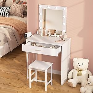 Cute Small Vanity Ideas, Kids Vanity Ideas, Teen Vanity Ideas, Tiny Vanity Ideas, Make Up Table Ideas, Small Vanity Ideas, Small Vanity Ideas Bedroom, Kids Makeup Vanity, Toddler Vanity