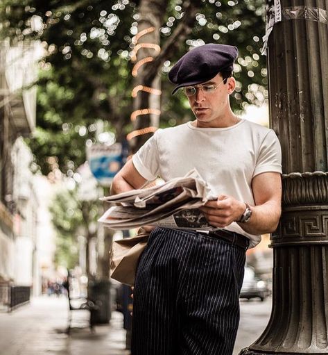 Newsboy Hat Outfit Mens, Flat Cap Outfit, Newsboy Hat Outfit, Beret Hat Outfit, Baker Boy Hat Outfit, Peter Core, Newspaper Photoshoot, Cap Outfit Men, Caps Outfit