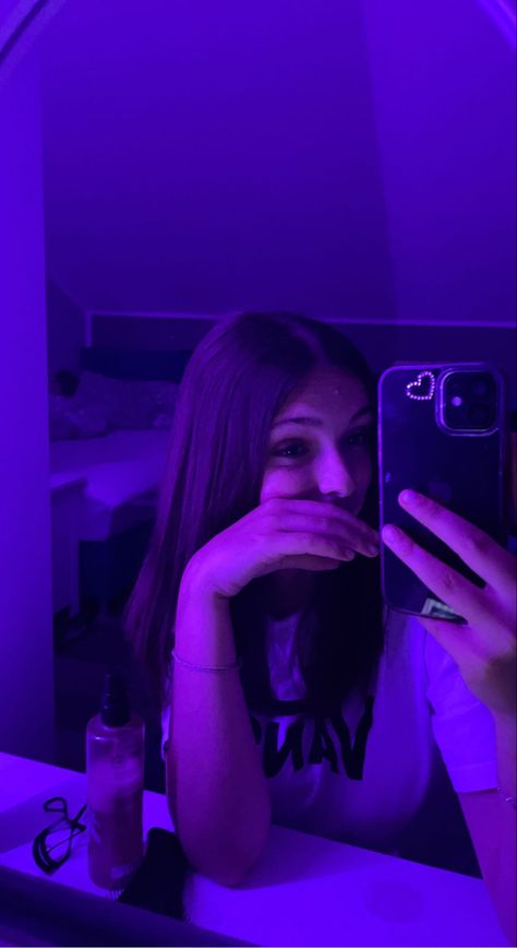 Cute Girl Mirror Sefile, Girl Mirror Sefile, Girls Pfp, Girl Mirror, Purple Night, Wallpaper Iphone Neon, Girls Mirror, Discord Pfp, Pfp Ideas