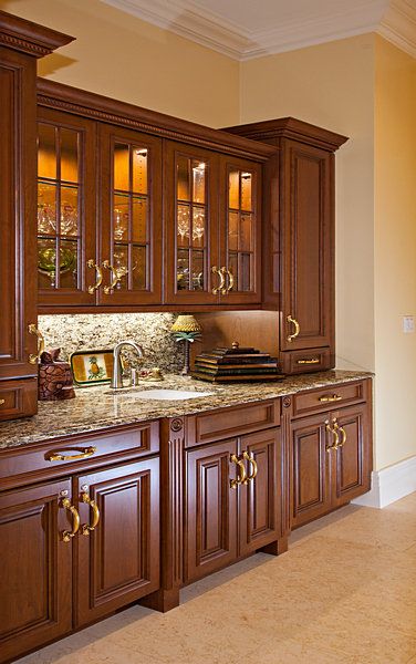 Espresso Kitchen Cabinets Color Schemes, Kitchen Cabinets And Backsplash, Kitchen Window Design, Best Kitchen Colors, Desain Pantry, Kitchens Design, Cherry Kitchen, Kitchen Cupboard Designs, Modern Kitchen Cabinet Design