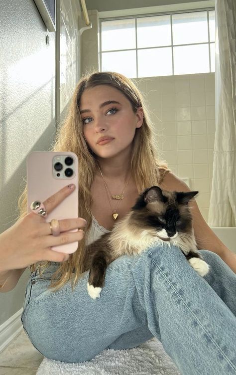 Lizzy Greene Aesthetic, Lizzy Greene Instagram, Lizzie Greene, Tess Holloway, Porsche F1, Dawn Harper, Lizzy Greene, Bored Kids, Film Life