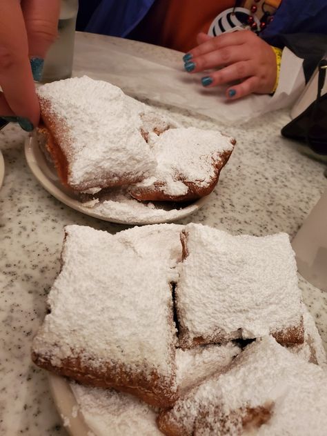 Beignets Beignets Aesthetic, Benyas Recipe, Fruit Chip, Studying Food, Food Therapy, Yummy Comfort Food, Food Goals, Beignets, Food Obsession