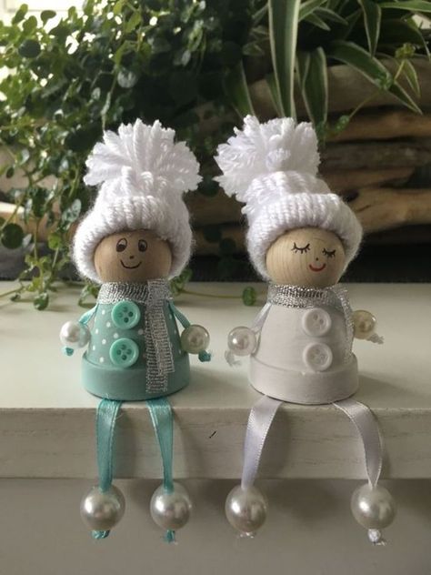 Winter Diy Crafts, Cute Christmas Decorations, Terra Cotta Pot Crafts, Small Dolls, Flower Pot Crafts, Handmade Christmas Crafts, Christmas Crafts To Make, Fun Christmas Crafts, Holiday Crafts Christmas