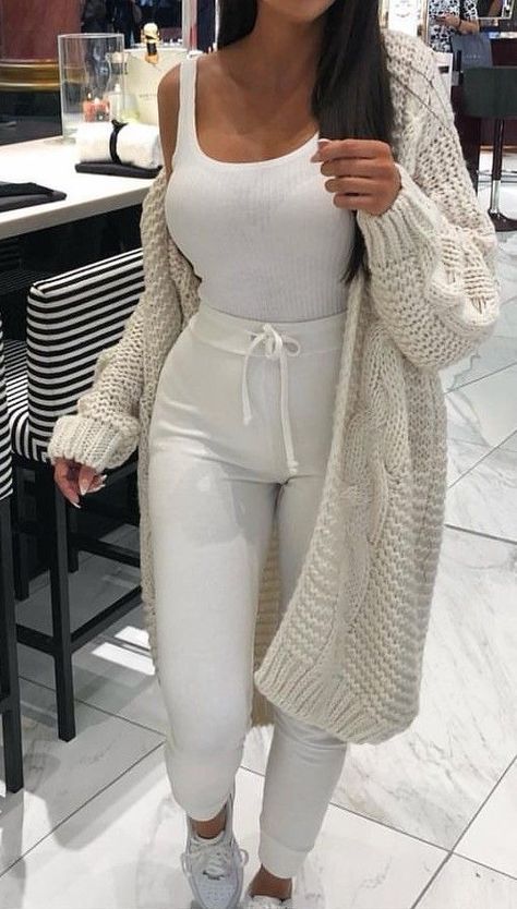 Girly Style Outfits, Lounge Outfit, Loose Cardigan, Chill Outfits, Cardigan Outfits, Winter Trends, Girly Fashion, Mode Inspiration, Winter Fashion Outfits