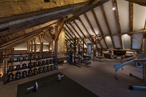 Barn Man Cave, Garage Gym Design, Barn Gym, Simple Home Gym, Dream Home Gym, Winter Lodge, Dream Gym, Warehouse Living, Bedroom Inspirations Minimalist