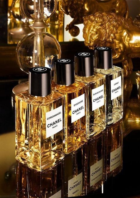 Perfume Oil Recipes, Chanel Cosmetics, Parfum Chanel, Perfume Display, Perfume Photography, Perfume Ad, Perfume Packaging, Chanel Perfume, Chanel Beauty