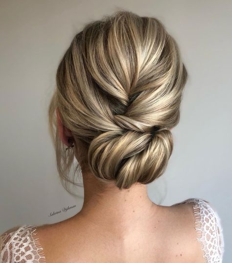 Gorgeous Chignon for Long Hair Upstyles For Long Hair, Bridal Chignon, Loose Chignon, Cute Bun Hairstyles, Chignon Updo, Blonde Updo, Messy Hair Updo, Curly Bun Hairstyles, Loose Updo