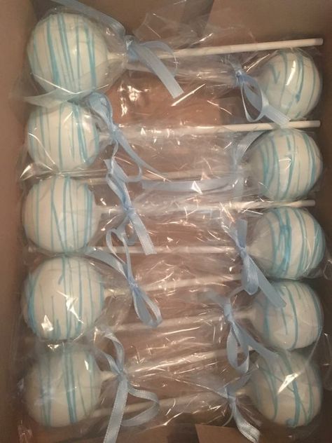 White and blue drizzle cake pops Light Blue Cake Pops, Cake Pop Baby Shower Boy, Blue And White Desserts, Quince Snacks, Blue And White Cake Pops, Hombre Cake, Blue Cake Pops, White Cake Pops, White Desserts