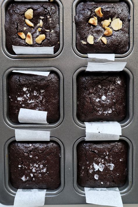 Brownie Pan Desserts, Small Deserts, Baking Knowledge, Brownie Business, Pampered Chef Brownie Pan Recipes, Bakery Brownies, Eggless Brownie Recipe, Pampered Chef Brownie Pan, Baking Hobby