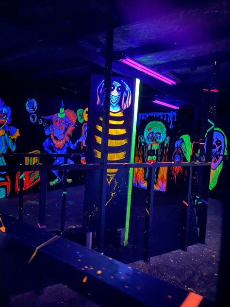 Neon Circus Aesthetic, Neon Clown Aesthetic, Neon Carnival Aesthetic, Neon Halloween Aesthetic, Neon Clown, Party City Halloween, Neon Halloween Party, 90s Neon Cosmic Carnival, Blacklight Halloween