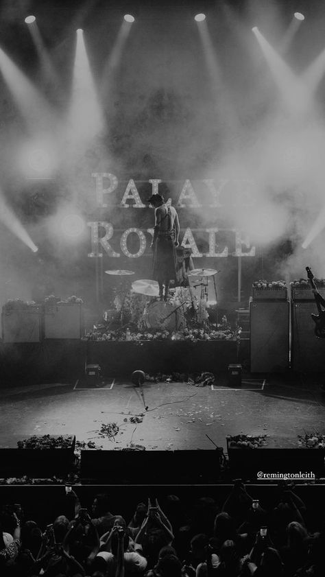 Palaye Royale Wallpaper, Palaye Royale Emerson, Rock Chic Outfits, Remington Leith, Fantastic Wallpapers, Sebastian Danzig, Emerson Barrett, Dream Wallpaper, Fever Dream