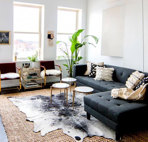 Bohemian/modern living room Black Sectional, Modern Boho Living Room, 아파트 인테리어, Style Deco, A Rug, Room Decorations, Boho Living Room, Minimalist Living, A Living Room