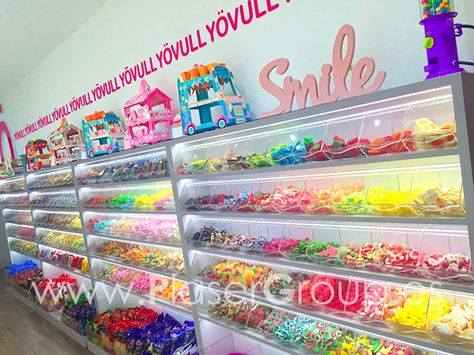 Tienda de golosinas en Barcelona fabricada y montada por PlaserGroup. Candy Store Design, Candy Room, Storefront Design, Kitchen Buffet, Candy Decorations, Mothers Day Crafts For Kids, Candy Store, Mothers Day Crafts, Candy Shop