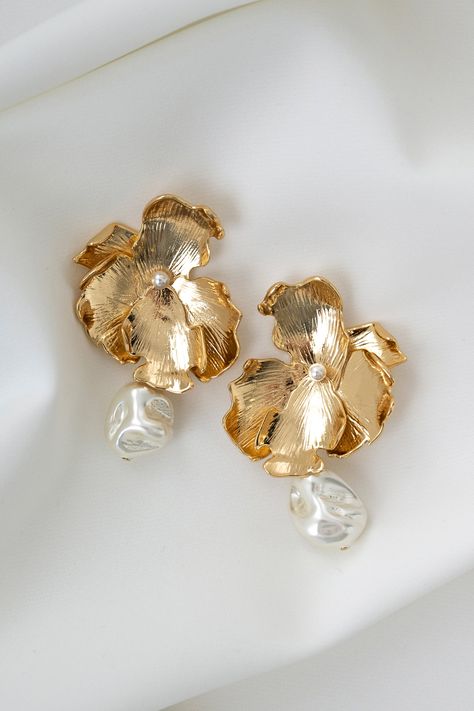 Earrings Selah 2400x3600 Jenny Yoo Bridal, Wedding Jewelery, Pearl Statement Earrings, Bridesmaid Attire, Gold Earrings Wedding, Pearl Earrings Wedding, Pearl Jewelry Wedding, Gold Wedding Jewelry, Bride Earrings