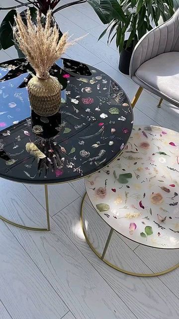 Floral Epoxy Table, Floral Resin Table, Resin Table Ideas, Epoxy Resin Art Ideas, Resina Epoxi Ideas, Resin Art Table, Diy Resin Lamp, Ramzan Wallpaper, Resin Art Canvas