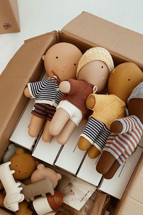 Kid Gift Ideas, Doll Packaging, Mother Daughters, Waldorf Inspired Toys, Best Educational Toys, Sustainable Toys, Toy Packaging, Toy Cars For Kids, Eco Toys