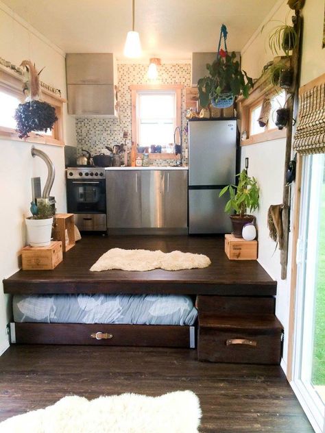 Design Casa Piccola, Tiny House Hacks, Off Grid Tiny House, Tiny House Swoon, Tiny Kitchen Design, Tiny House Inspiration, Tiny Home Ideas, Tiny House Movement, Tiny Houses For Sale