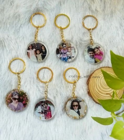 Resin Photo Keychain, Photo Keychains, Resin Photo, Photo Keychain, Diy Crafts Paper Flowers, Art Diary, Resin Crafts, Resin Art, Paper Flowers