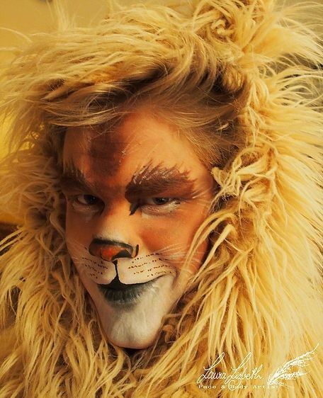 Face Paint Looks, Narnia Characters, Lion Face Paint, Lion Makeup, Frankenstein Makeup, Animal Face Paintings, Lion Witch Wardrobe, Lion King Jr, Creepy Costumes