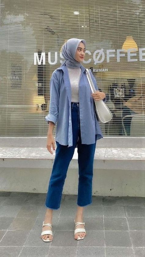 #hijabcasual #gamissyari #FlashSale #photography #hijabibloggers #hijab_am_ #styleblogger #hijabinstan #hijabchamber #Terbaru #hijabdaily Outfit Ngampus, Ootd Korean Style, Sports Hijab, Ootd Korean, Model Gamis, Outfit Korean, Fashion Muslim, Ootd Hijab, Muslim Girls