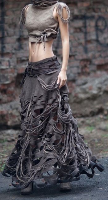 Winter Fitted Brown Maxi Skirt, Winter Brown Fitted Maxi Skirt, Fitted Long Brown Skirt, Post Apocalyptic Fashion, Walking Down The Street, Apocalyptic Fashion, Estilo Hippie, Andy Biersack, Mode Boho