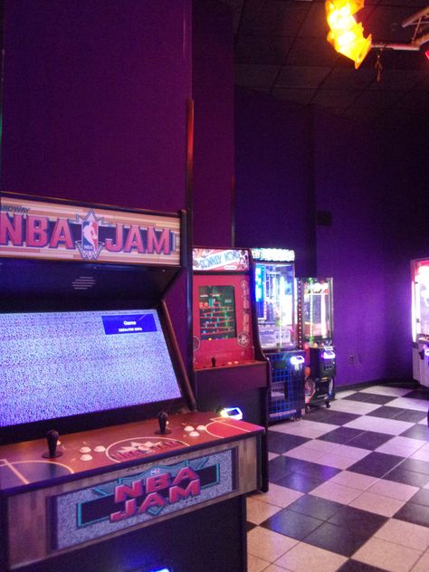 arcade, digital camera, vintage, summer aesthetic, 80s, stranger things, arcade games, summer vibe Stranger Things Arcade, 80s Stranger Things, Vintage Summer Aesthetic, Aesthetic 00s, Arcade Aesthetic, 80s Arcade, 80s Wedding, Aesthetic 80s, Nba Jam