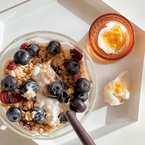 11 High-Protein, Low-Calorie Breakfast Foods Dietitians Swear By To Build Muscle & Lose Weight Over 40 Low Calorie Breakfast Foods, Calorie Breakfast, High Protein Pancakes, Low Calorie Breakfast, Healthy Probiotics, Salmon Eggs, Breakfast Choices, Breakfast Healthy, Fall Breakfast