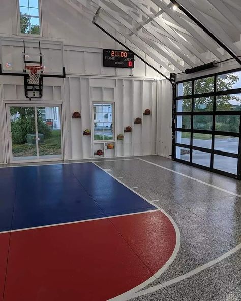 Garage With Entertainment Area, Garage Sport Court, Garage Hangout Ideas, Add On Garage, Extra Garage, Party Garage, Barn Gym, Garage Hangout, Gym House