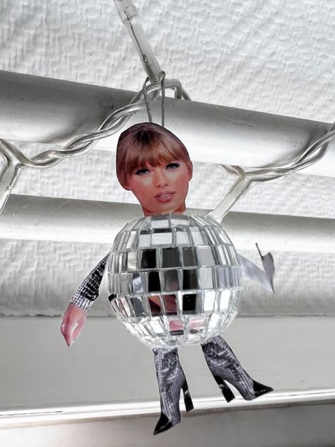 Mirrorball Taylor Swift Memes, Mirrorball Art Taylor Swift, Taylor Swift As A Mirrorball, Taylor Swift Bday Presents, Taylor Swift Inspired Diys, Taylor Swift Navidad, Taylor Swift Gift Ideas Christmas, Birthday Gift Taylor Swift, Taylor Swift Goody Bag