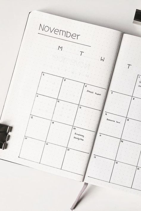 If you’re looking for a super simple way to plan out your November month, try this minimalist bullet journal monthly spread! #BulletJournal #Minimalist #DIY Monthly Planner Diy, Bullet Journal Topics, Bullet Journal Monthly Calendar, Monthly Bullet Journal Layout, Minimalist Diy, Minimalist Bullet Journal, Bullet Journal Minimalist, Bullet Journal Month, Bullet Journal Monthly Spread