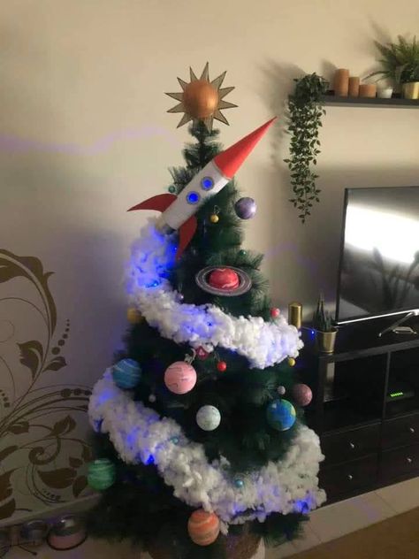 Solar System Christmas Tree, Space Themed Christmas Tree, Alien Christmas Tree, Space Christmas Tree, Space Tree, Unusual Christmas Trees, Galaxy Room, Space Christmas, Outer Space Theme