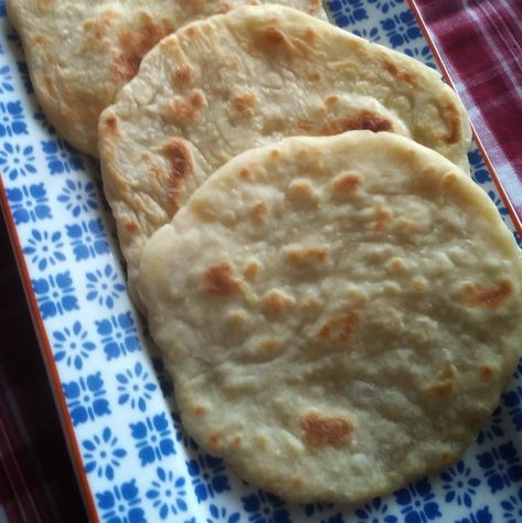 Chapati (East African Bread) African Chapati Recipe, African Bread Recipe, African Bread, Chapati Recipes, Kenyan Food, African Recipes Nigerian Food, Flat Breads, African Cooking, Nigerian Food