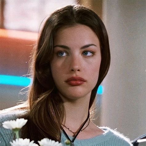 Liv Tyler Empire Records, Liv Tyler Hair, Liv Tyler 90s, Elisabeth Swan, Empire Records, 90s Girl, Liv Tyler, Actrices Hollywood, Look On