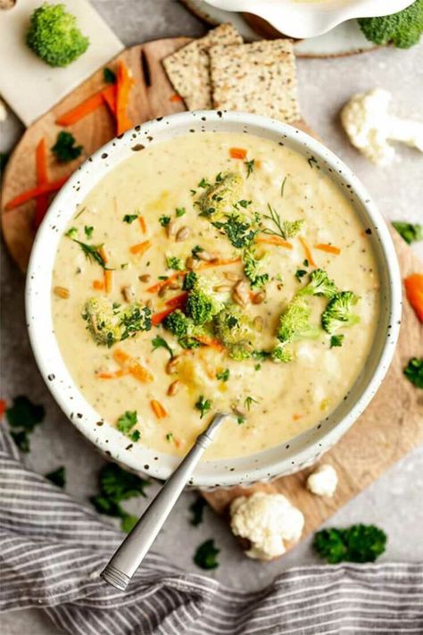 Guilt-free but tastes sinful, this vegan broccoli soup is both satisfying and low in carbs! Made without potatoes, the soup is based on blended cauliflower and cashew nuts, giving it an ultra-creamy texture. Sprinkle each bowl with sunflower seeds and vegan cheese! Healthy Broccoli Soup, Broccoli Soup Healthy, Creamy Broccoli Soup, Cream Soup Recipes, Healthy Broccoli, Whole 30 Meal Plan, Broccoli Cheese Soup Recipes, Vegan Keto Recipes, Cream Of Broccoli Soup