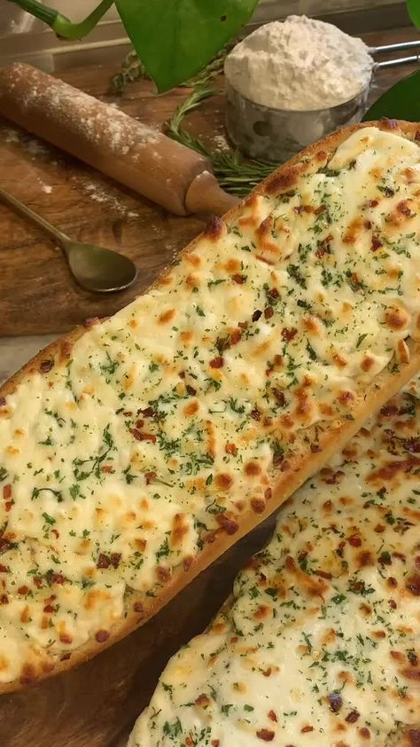 French Garlic Bread, Bread Loaf Recipe, Cheesy Garlic Bread Recipe, French Bread Loaf, Dried Parsley, Garlic Bread Recipe, Cheesy Garlic Bread, Bread Loaf, French Bread