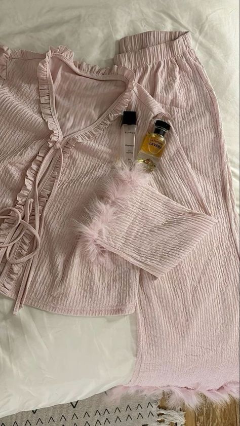 Pj Aesthetic, Cute Lounge Outfits, Pajamas Aesthetic, Cute Pjs, Pajama Fashion, Sleepwear Fashion, Cute Sleepwear, Cute Pajama Sets, Quick Outfits