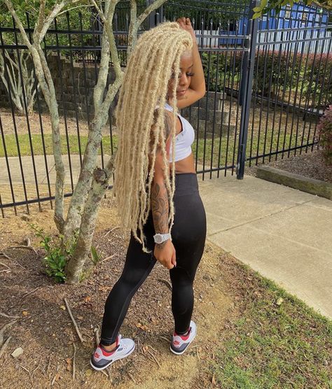 613 Locs, Red Faux Locs, Blond Highlight, Dreads Black Women, Cute Box Braids, Faux Locs Hairstyles, Braid Hairstyle, Black Icon, Braids Hairstyles Pictures