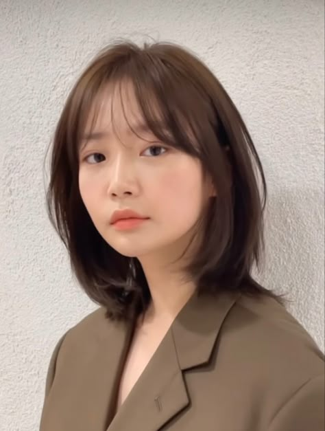 Carre Haircut, Short Hair For Chubby Faces, Short Hair Cuts For Round Faces, Korean Hair Color, Short Hair Tomboy, Korean Short Hair, Bangs With Medium Hair, Asian Short Hair, Hair Inspiration Short