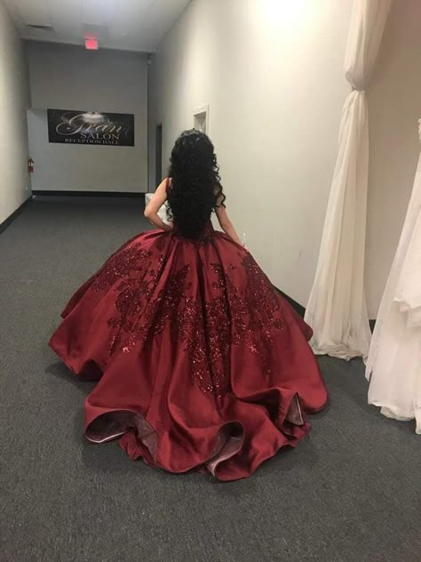 Burgundy Quinceanera Dresses With Tail, Quince Dress Burgundy, Red With Black Quinceanera Dresses, Velvet Red Quinceanera Dresses, Burgundy Dress Quinceanera, Burgundy Quince Dresses Quinceanera, Quince Dresses Elegant, Burgundy 15 Dresses Quinceanera, Red And Silver Quinceanera Dresses